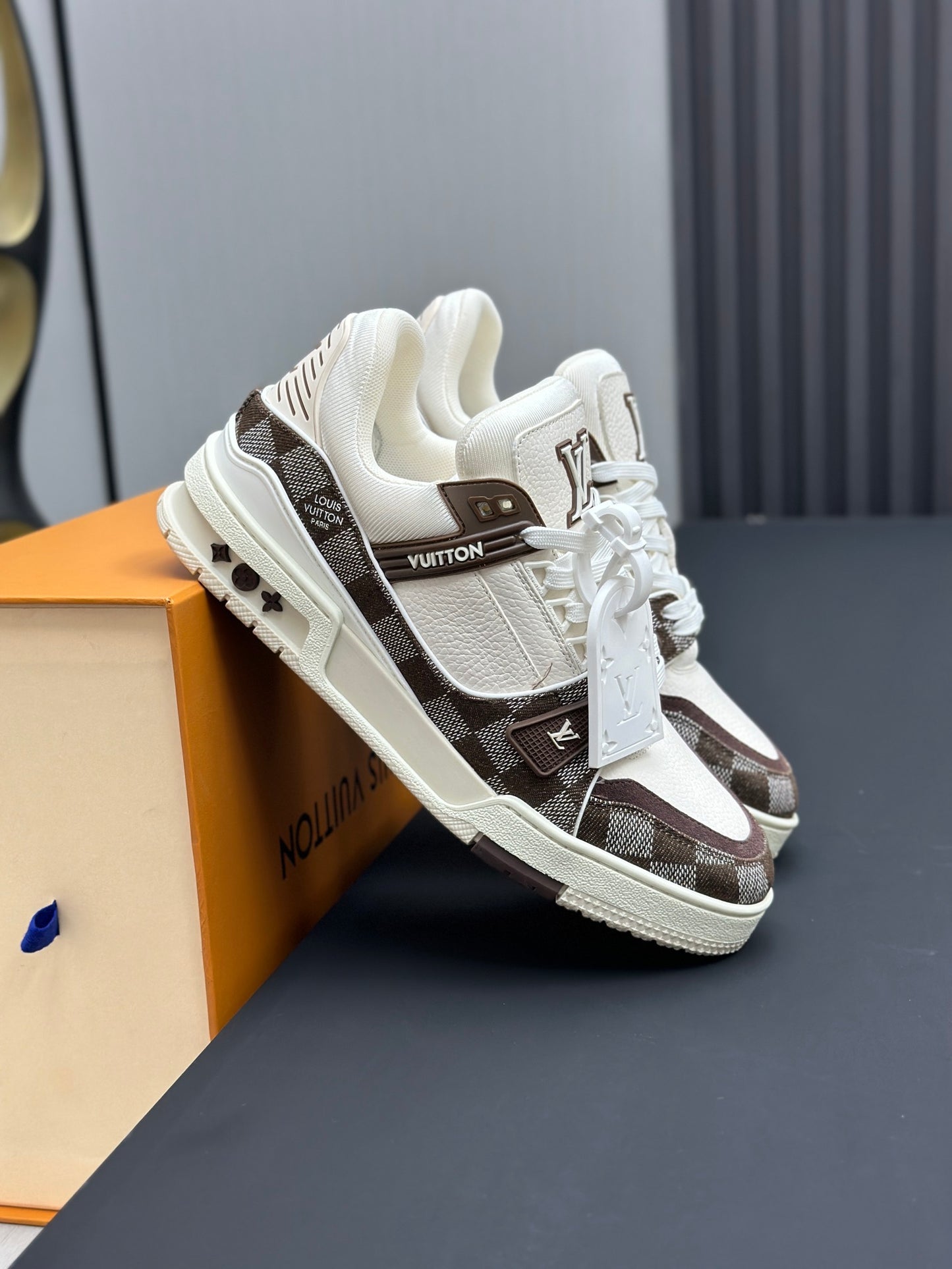 Louis Vuitton Trainer Brown & White