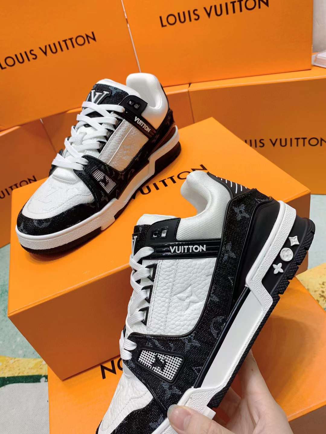 Louis Vuitton Trainer Black