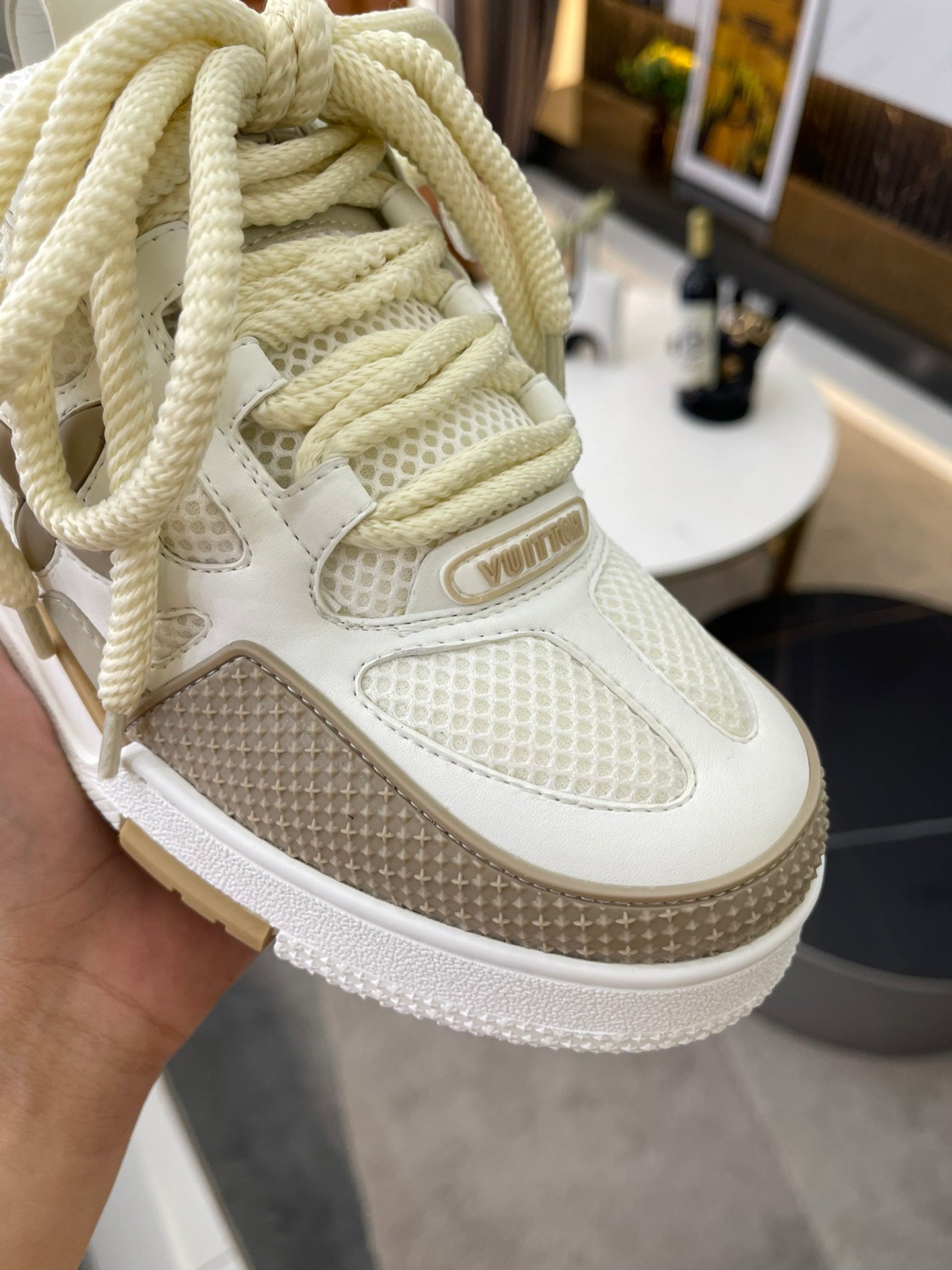 Louis Vuitton Trainer High Beige