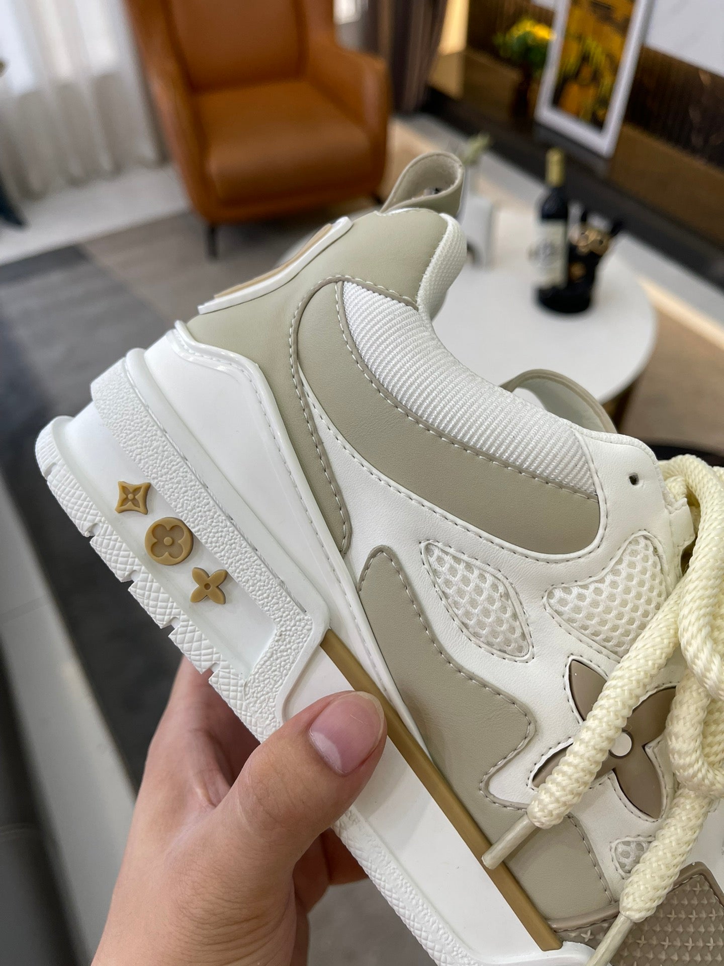 Louis Vuitton Trainer High Beige