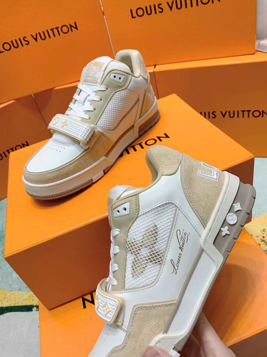 Louis Vuitton Trainer Beige