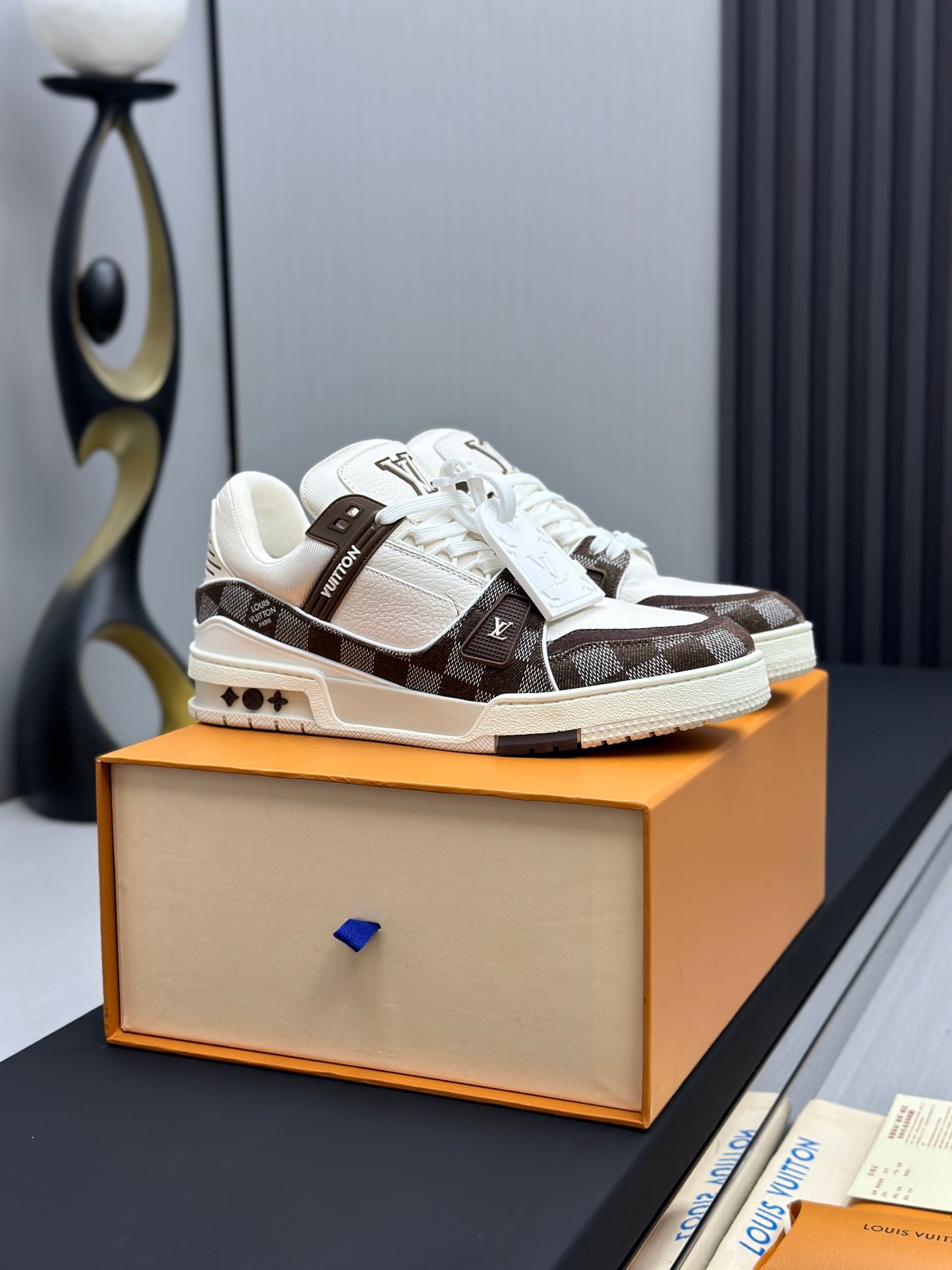 Louis Vuitton Trainer Brown & White