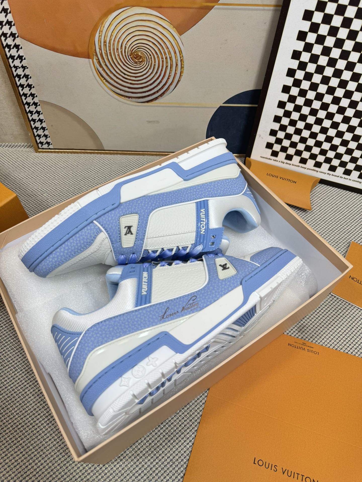 Louis Vuitton Trainer White & Blue