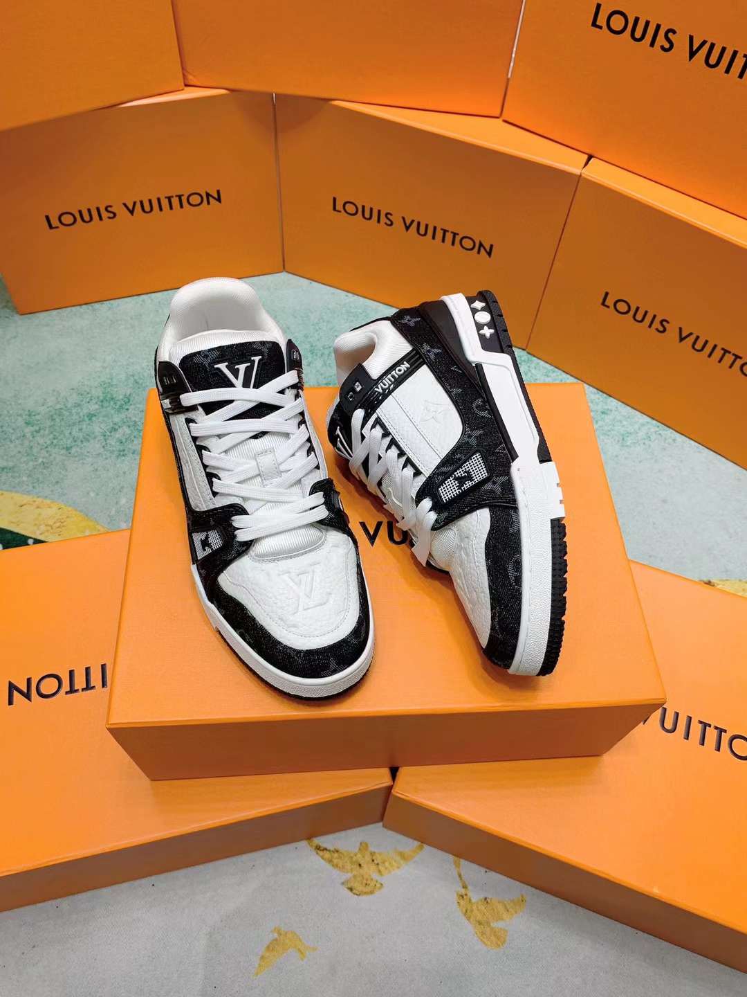 Louis Vuitton Trainer Black