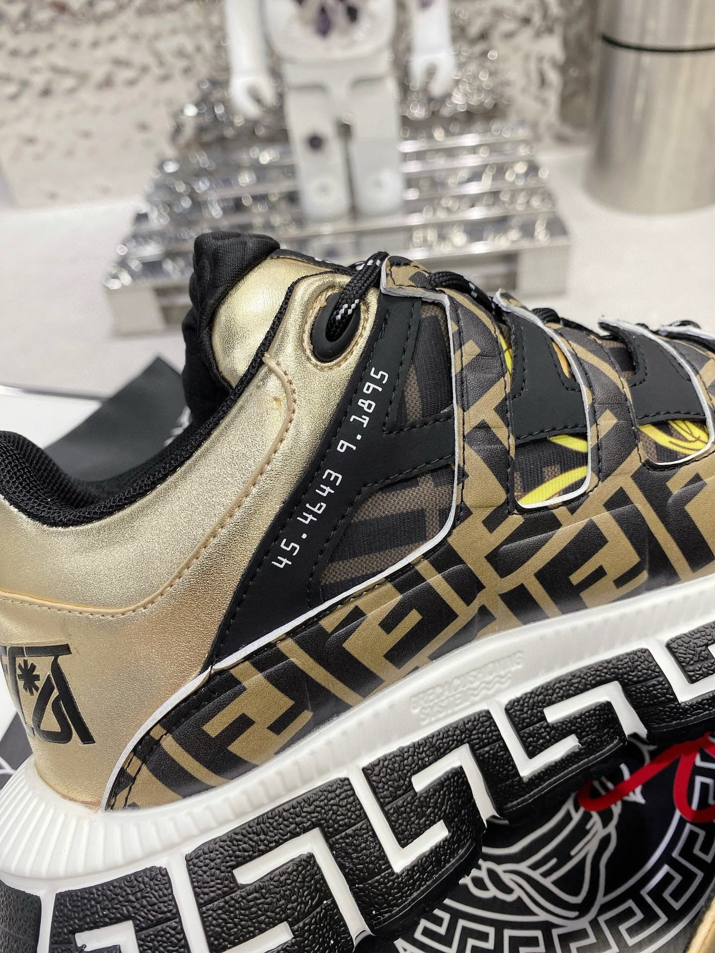 Versace Trigreca Sneakers Gold