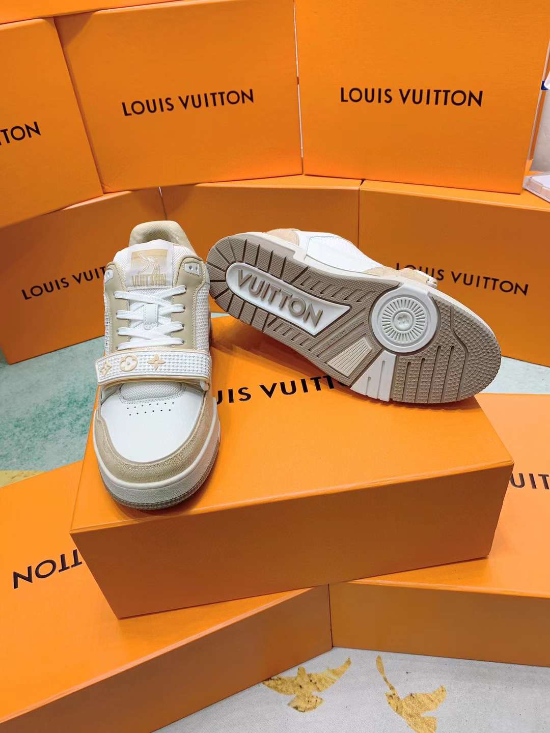 Louis Vuitton Trainer Beige