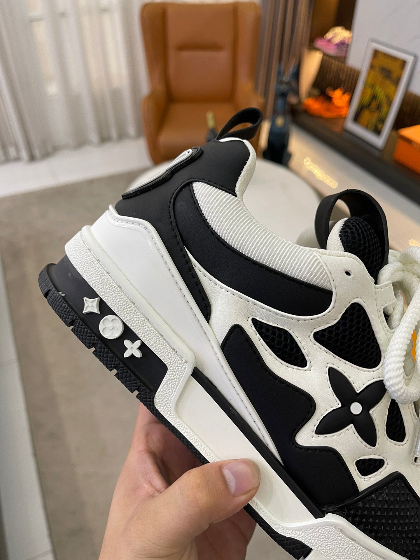 Louis Vuitton Trainer High Black & White