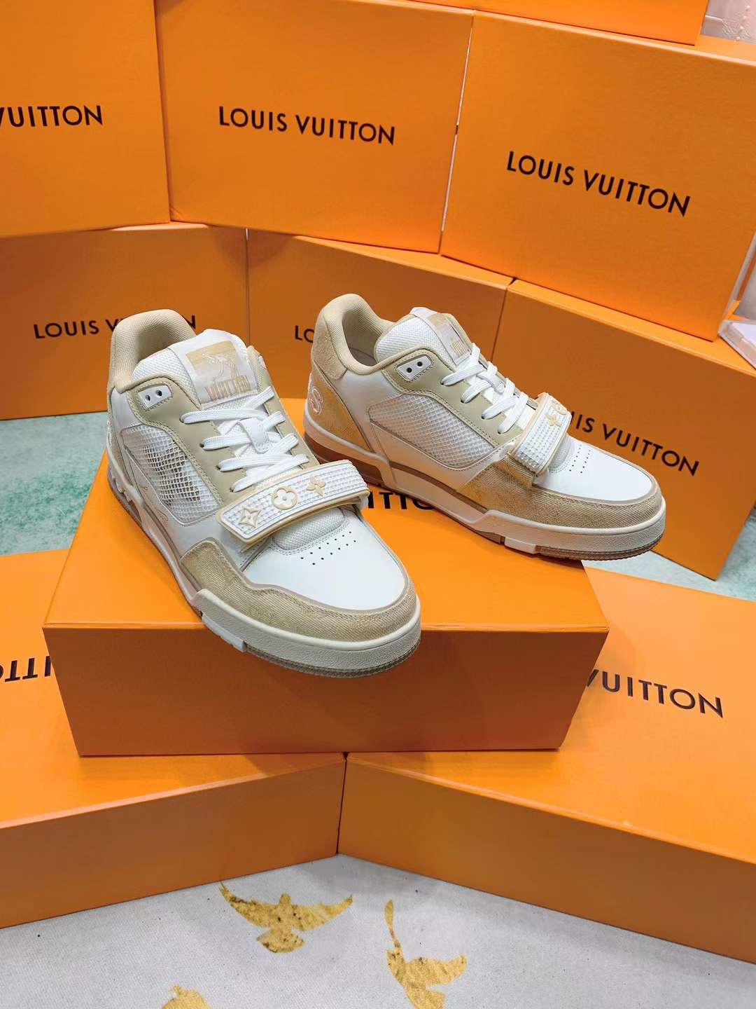 Louis Vuitton Trainer Beige