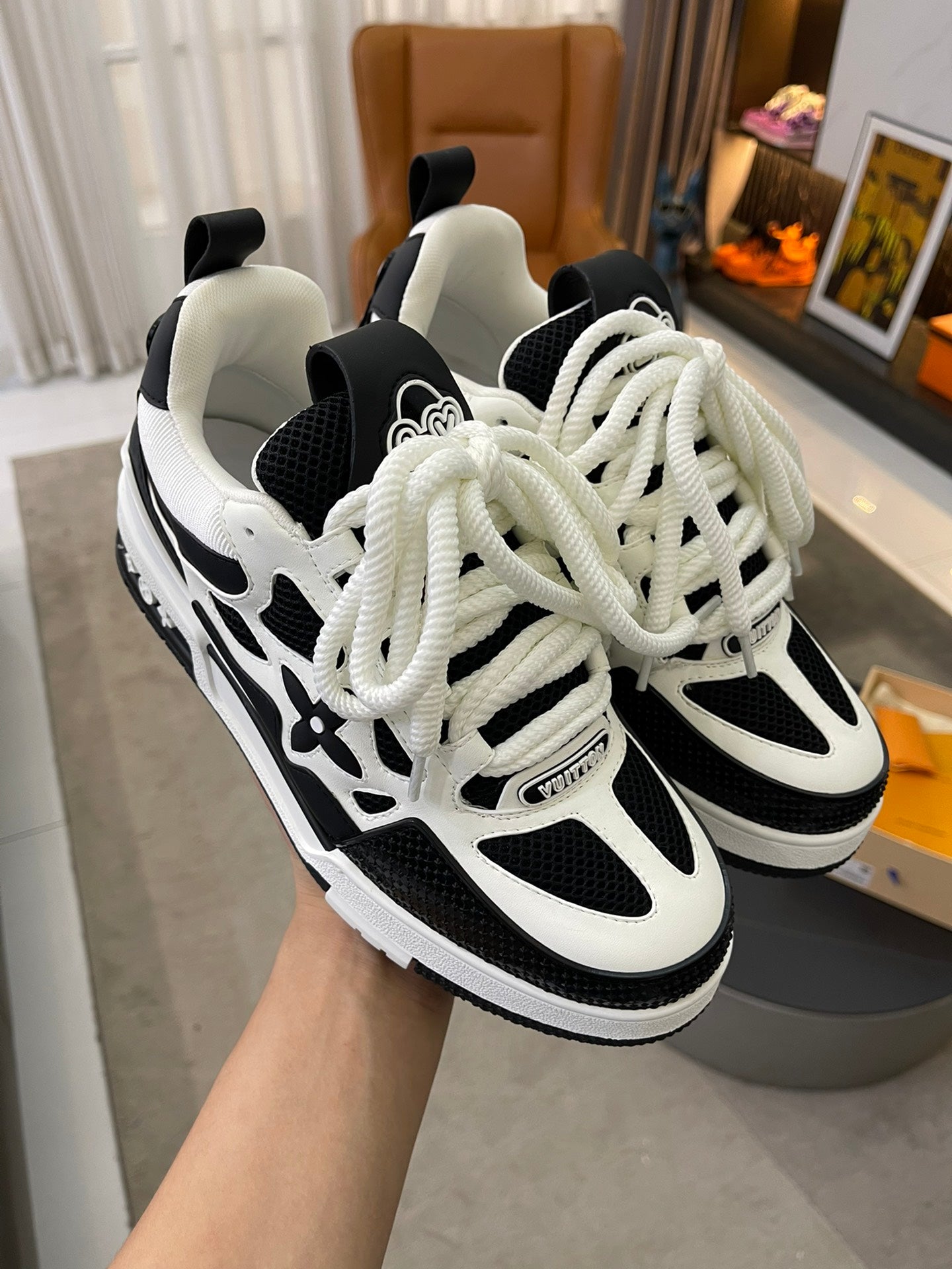 Louis Vuitton Trainer High Black & White