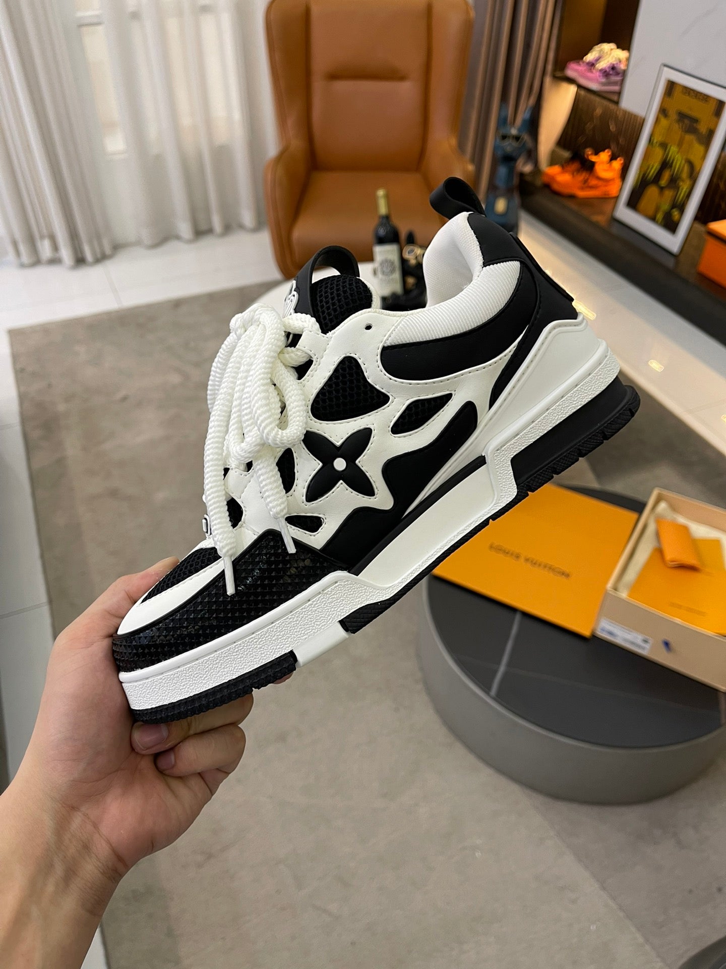 Louis Vuitton Trainer High Black & White