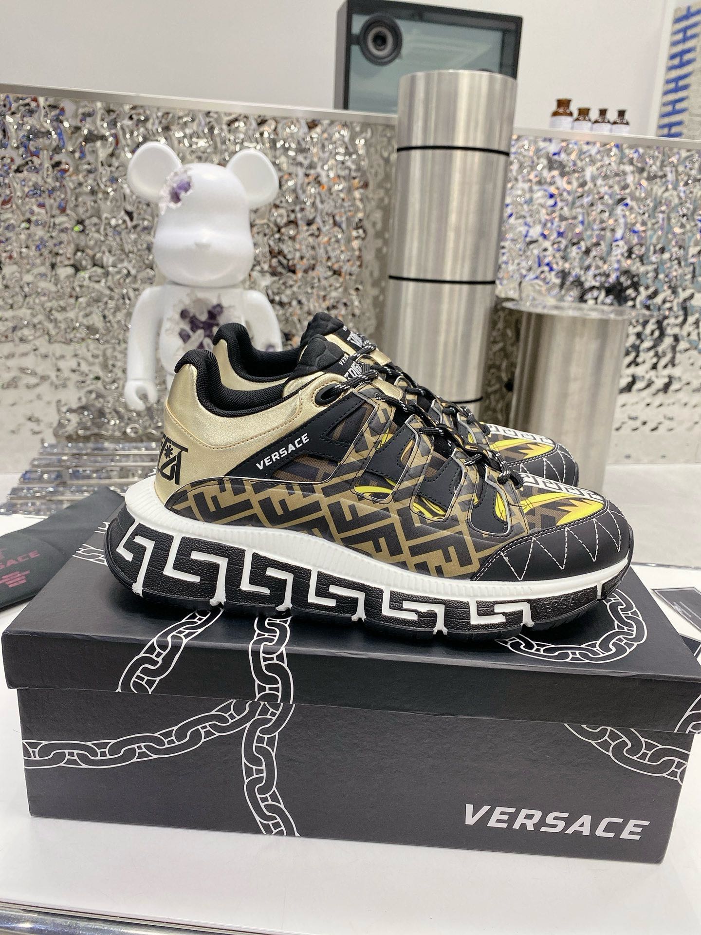 Versace Trigreca Sneakers Gold