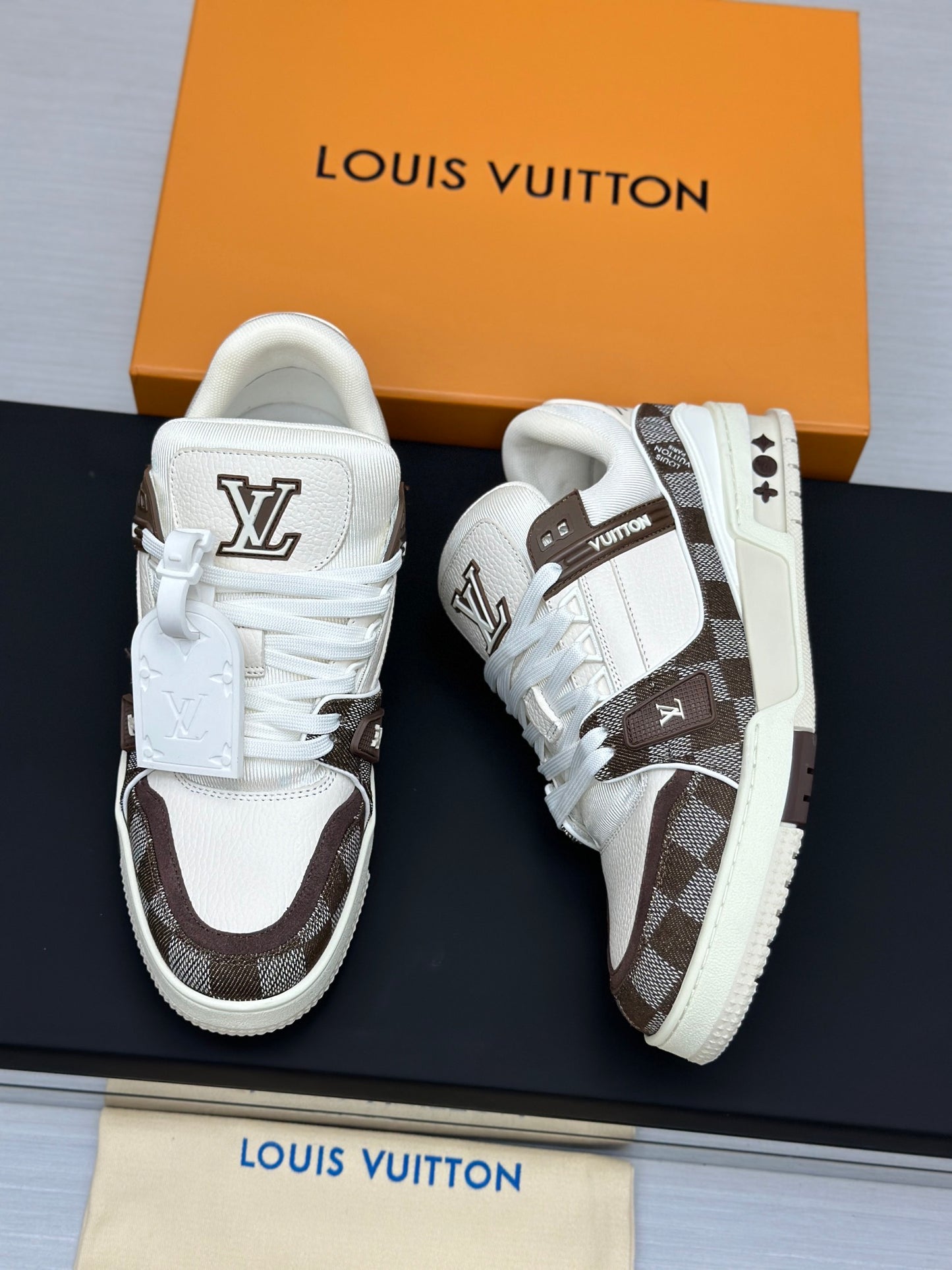 Louis Vuitton Trainer Brown & White