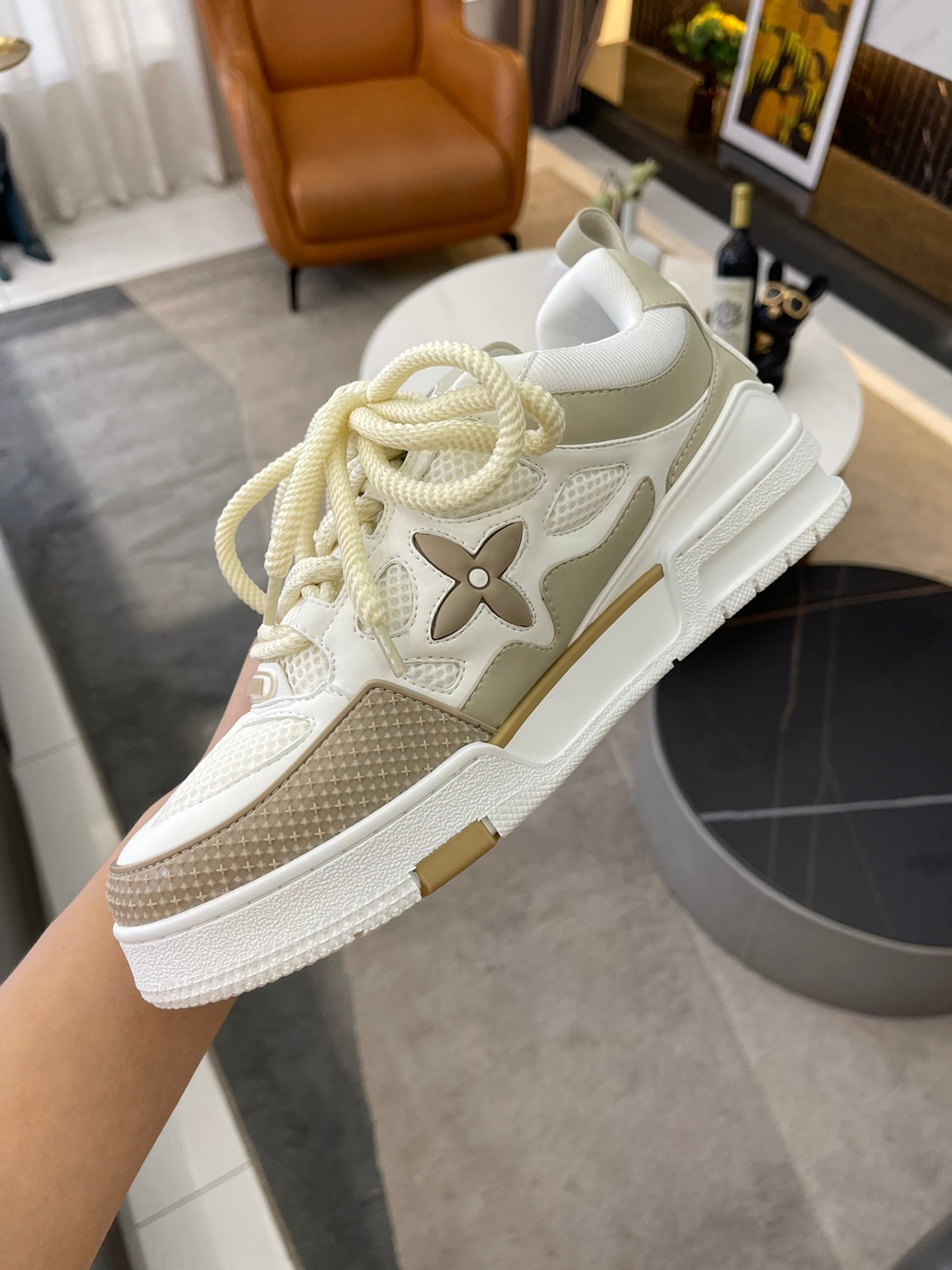 Louis Vuitton Trainer High Beige