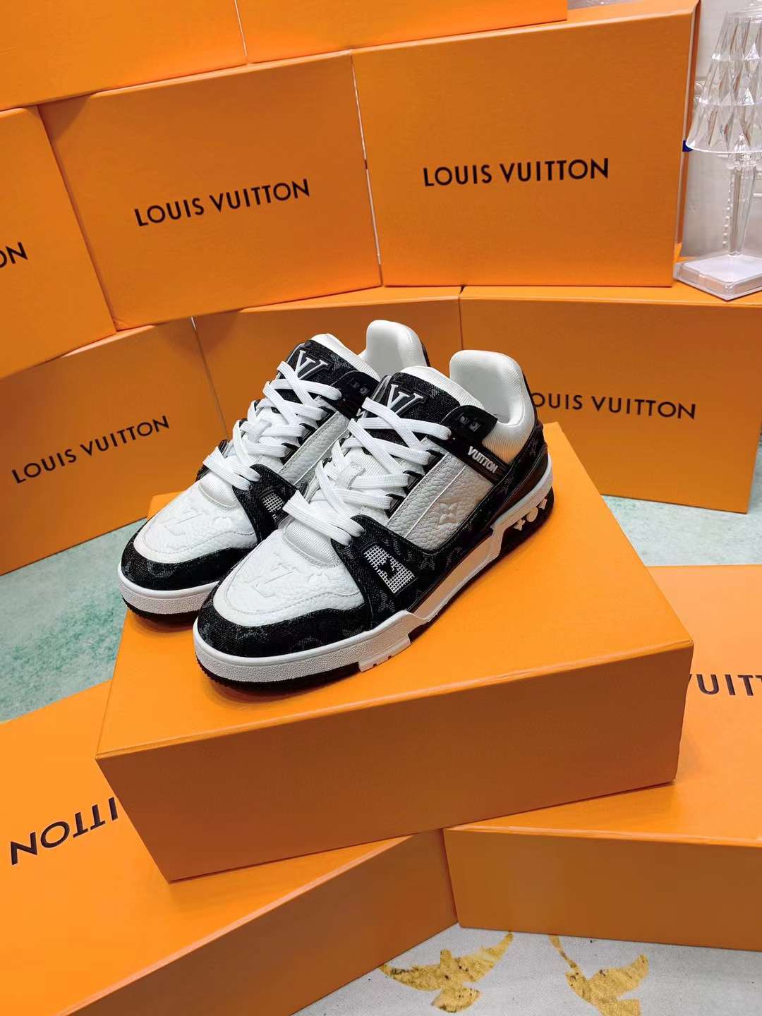 Louis Vuitton Trainer Black