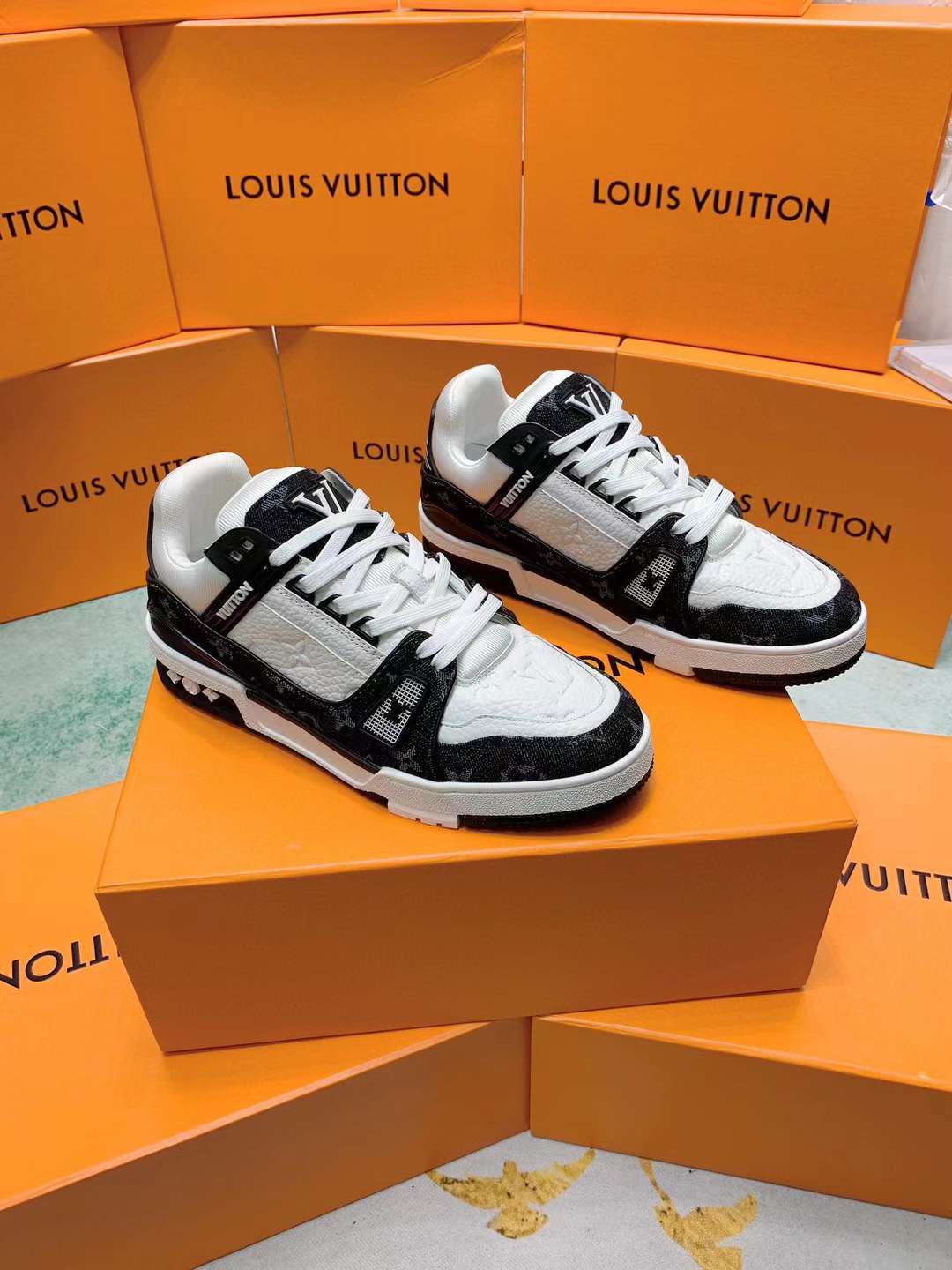 Louis Vuitton Trainer Black